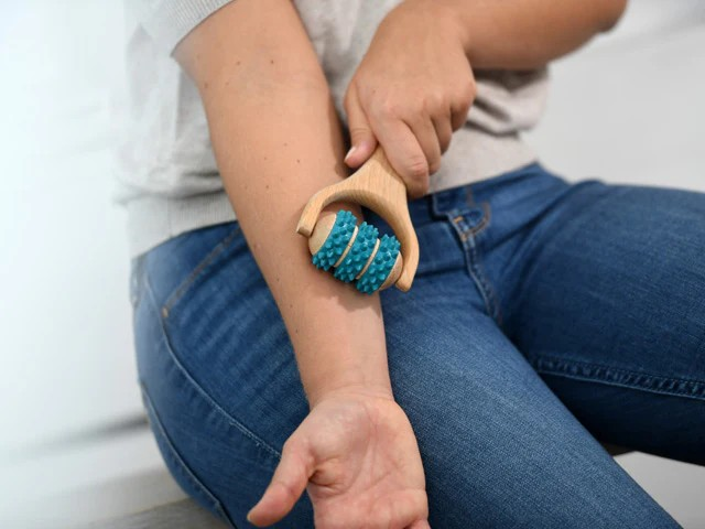 SISSEL Fit Massageroller,Uno-Fußroller, holz-blau