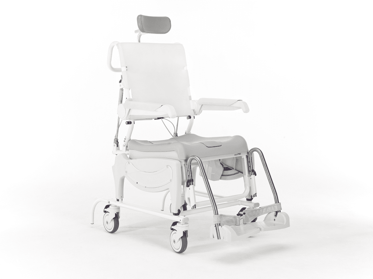 Dusch- und Toilettenrollstuhl AQUATEC OCEAN VIP ERGO, schräg von vorne gesehen
