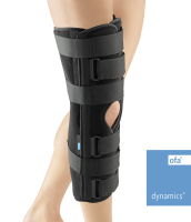Frau trägt Dynamics Knielagerungsschiene