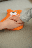 Hände mit Wärmebärchen Balu