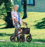 Rollator TAiMA XC, luftbereift, Netz, Rückengurt und Stockhalter, rot-metallic, Lifestyle unterwegs