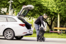 Elektrorollstuhl AeroCarbon 24V/150W 6km/h, silber, zusammengefaltet, Lifestylebild