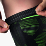 BORT StabiloGen Sport mit Haftband Kniebandage, schwarz/grün, Detail Noppenhaftband