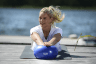 Frau Pilates Soft Ball macht Pilatesübung